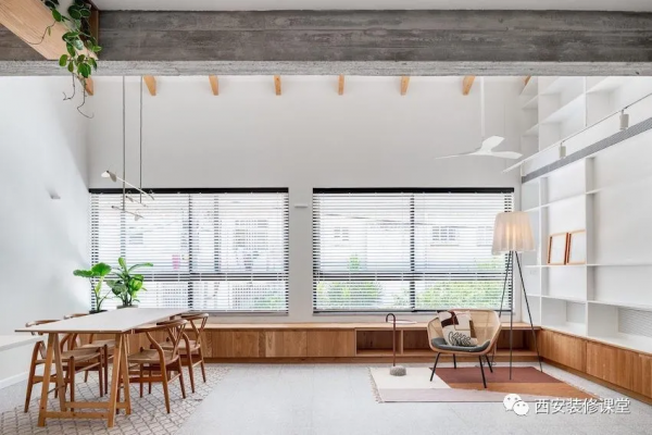 客廳不要傳統，長條桌布局可好？