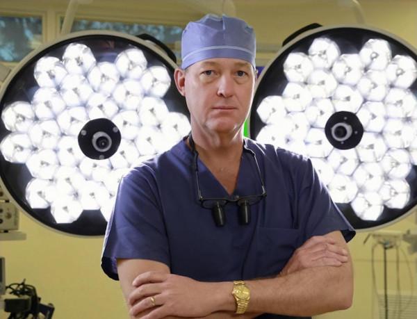 美國臭名昭著的死亡醫師:37臺手術33臺事故,他是如何做到的? 美國臭名昭著的死亡醫師:37臺手術33臺事故,他是如何做到的?