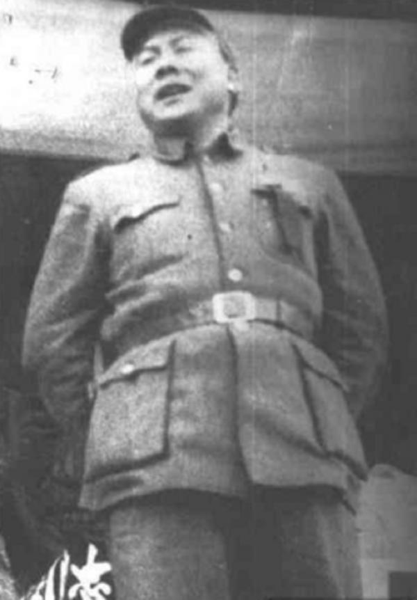 國軍少將救下8萬紅軍，卻差點被槍決，毛主席叮囑：一定要找到他