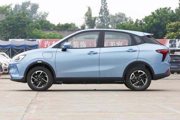 綠牌SUV不一定貴,這臺5.99萬起售的哪吒V,滿電能跑401公里 綠牌SUV不一定貴,這臺5.99萬起售的哪吒V,滿電能跑401公里