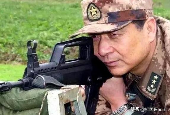 教你如何識別我軍3等10級的軍官軍銜，記住這3個要素就行了