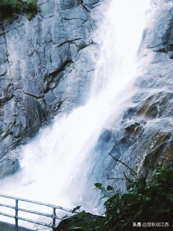 江西的這座山，與月亮有關，還帶著明月般朦朧的美
