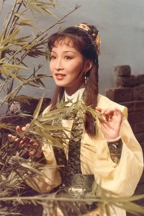 黃杏秀：曾是TVB第一俠女，下嫁陳百祥後，過得怎麼樣？