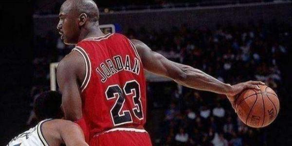 NBA新規觸發“諸神黃昏”——聯盟終於開始向“偽巨星”們開刀了 NBA新規觸發“諸神黃昏”——聯盟終於開始向“偽巨星”們開刀了