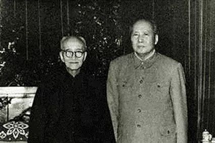 重慶談判晚宴上,一記者發出感嘆:一個周恩來就打敗了整個國民黨 重慶談判晚宴上,一記者發出感嘆:一個周恩來就打敗了整個國民黨