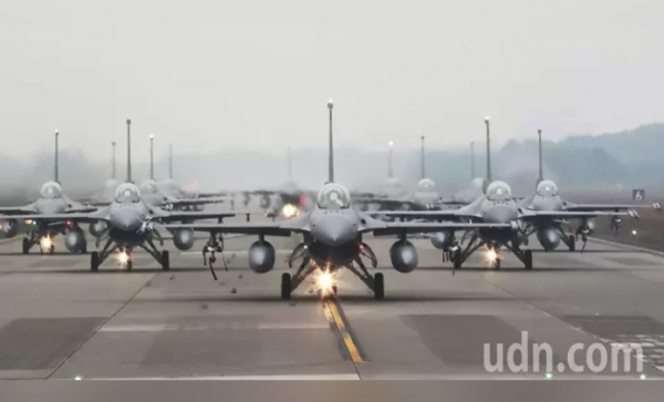 臺空軍嘉義基地F-16V失去訊號 傳飛行員跳傘失聯