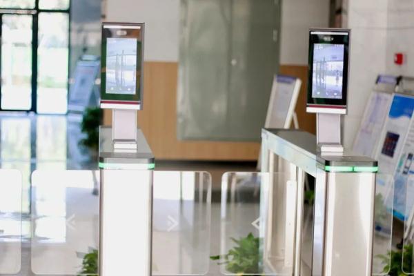 這是什麼神仙宿舍！武漢大學景觀電梯房讓網友酸了……