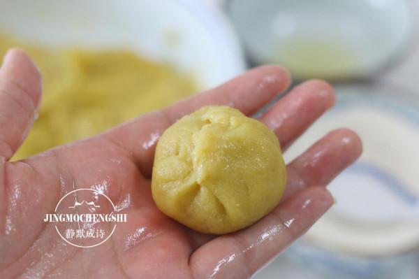 北方做油炸糕，不用麵粉不用酵母，外酥裡糯有糖心，吃著特解饞