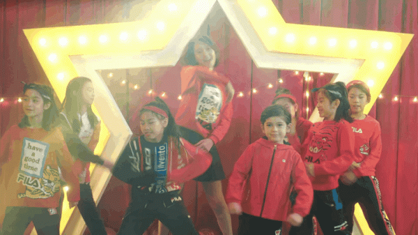 高圓圓演戲演的好，可是沒想到她跳起舞來同樣可愛，比小朋友都萌