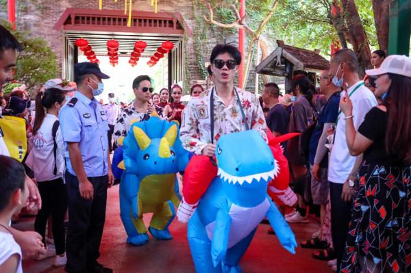 暑假，帶娃來桂林千古情放肆撒野，看精彩演出，重返侏羅紀