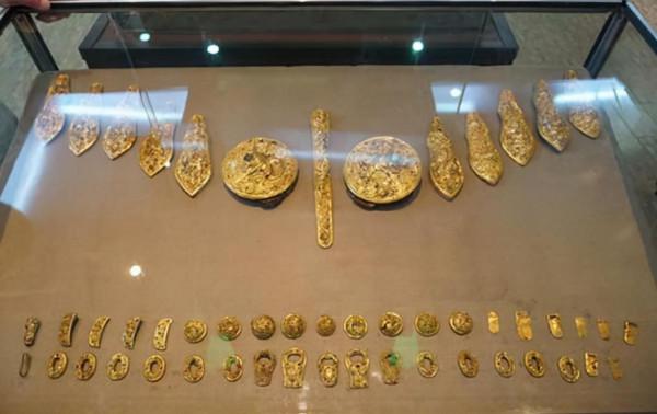 老人拾荒撿到6斤金器，賣了1200元，專家：這些值3個億