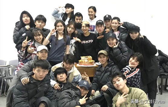 陳好復工拍大片!久違穿掛脖衫配掛肩睡袍,43歲萬人迷美得太高階 陳好復工拍大片!久違穿掛脖衫配掛肩睡袍,43歲萬人迷美得太高階