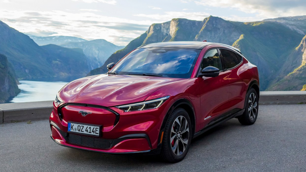 福特Mach-E交付在即,用比亞迪三元鋰電池你還敢買? 福特Mach-E交付在即,用比亞迪三元鋰電池你還敢買?