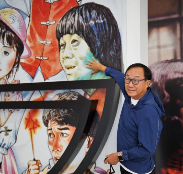 許冠英去世10年!許冠文與其畫像合影引淚目,曾後悔對弟弟太嚴厲 許冠英去世10年!許冠文與其畫像合影引淚目,曾後悔對弟弟太嚴厲