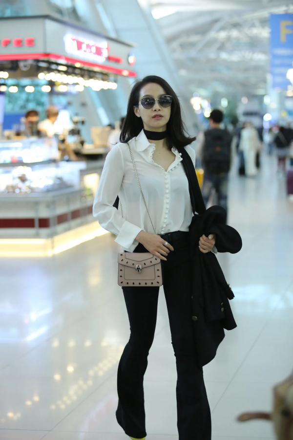 宋茜紅毯上班與機場私圖，你更喜歡哪個狀態下的她