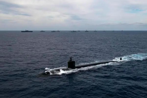 中國周邊:美航母手忙腳亂,戰機在空中起火,重要裝置掉入深海 中國周邊:美航母手忙腳亂,戰機在空中起火,重要裝置掉入深海