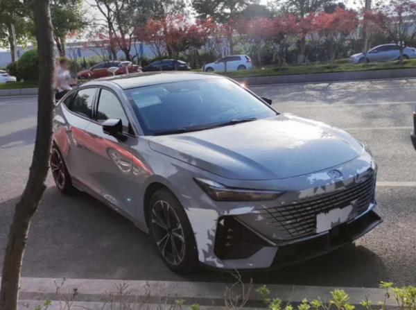 長安UNI-V實車諜照曝光,運動感爆棚,你會等它嗎? 長安UNI-V實車諜照曝光,運動感爆棚,你會等它嗎?