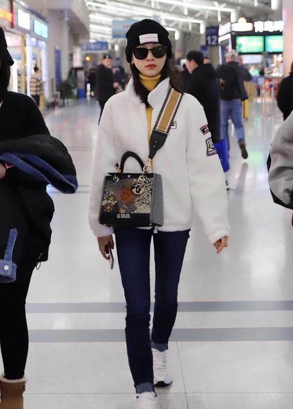 吳謹言近期3套私服大盤點，顯高減齡又時髦，小個子這樣穿準沒錯