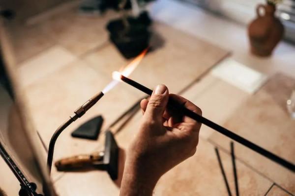 了不起的吹玻璃藝術，活靈活現的昆蟲吹出來，網友：太會吹了