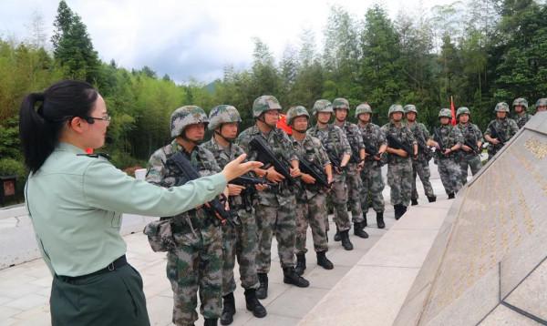 熱點|官兵這次穿軍裝集體外出,去的地方很神聖 熱點|官兵這次穿軍裝集體外出,去的地方很神聖