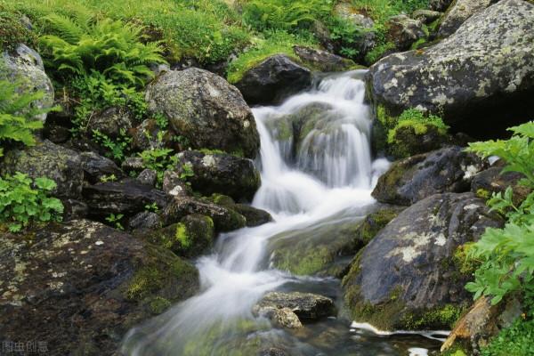 山川河流,小溪流水潺潺,風景宜人 山川河流,小溪流水潺潺,風景宜人