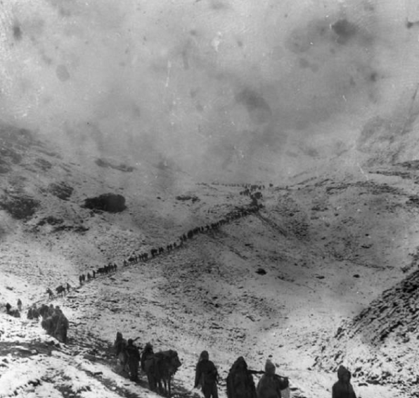 1987年，鄧小平欲辭去軍委主席，聶榮臻反對：沒有他軍隊會亂的