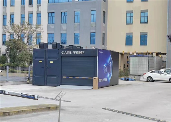 全球首款智慧換電無人駕駛商用車量產、巨無霸換電塊來了