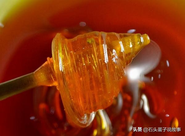 1萬噸糖漿爆炸,人像蒼蠅被黏成琥珀,21人被永久定格成了糖人 1萬噸糖漿爆炸,人像蒼蠅被黏成琥珀,21人被永久定格成了糖人