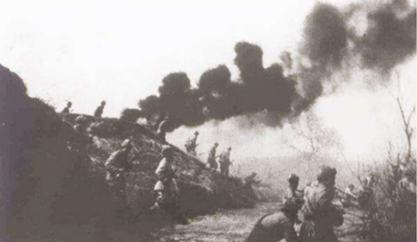 退役老兵深藏功與名，意外暴露身份後，他教育孩子：要對得起先烈