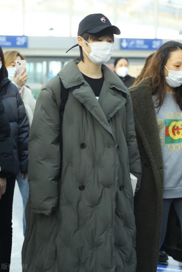 這樣的大衣，也只有李宇春敢穿吧