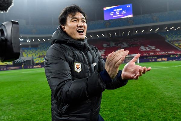 徐新離隊後，曝郝偉火線籤當紅國腳，0轉會費，25號入隊合練