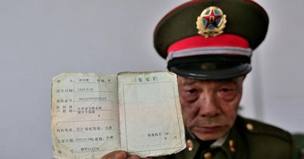 2007年，一江西老農到廣西烈士陵園掃墓，卻在此發現自己的墓碑