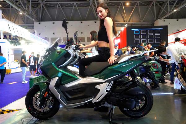 跨界ADV踏板再添猛將，光南佈雷斯通極宙正式推出