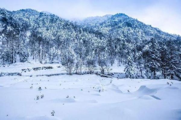 「冬日徒步」 登頂杏梅尖,看玉樹冰掛,攬霧凇勝景,探龍門古鎮 「冬日徒步」 登頂杏梅尖,看玉樹冰掛,攬霧凇勝景,探龍門古鎮