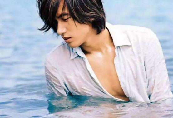 5對“師徒反目”的明星,有人大度原諒,有人公堂對薄 5對“師徒反目”的明星,有人大度原諒,有人公堂對薄