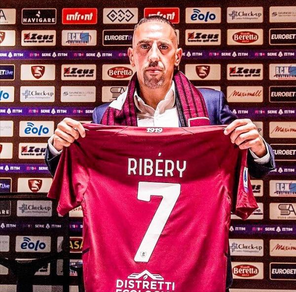 很多人的青春沒了，他們的卻沒完沒了，盤點足壇那些還在踢的名將