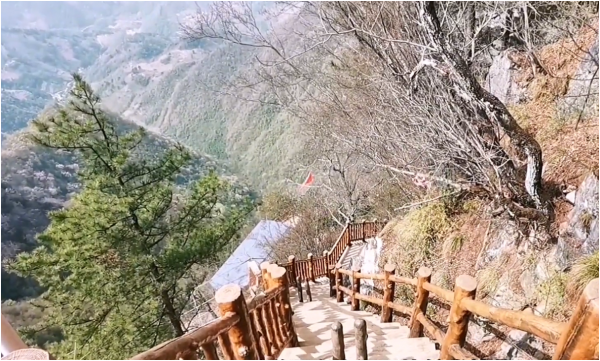 秦嶺最危險的小廟宇，只有6平方米的觀音殿，網友：去了不後悔