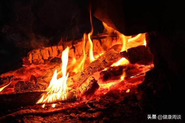 腸癌是吃出來的？醫生坦言：這4種傷腸道食物，很多人都“上癮”