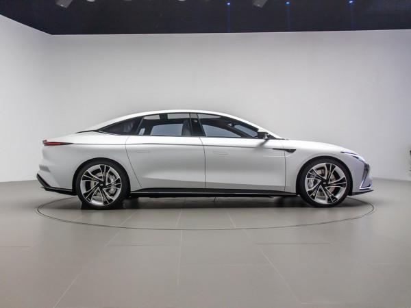 預售40.88萬起！智己L7實車，無框車門+感應門把手，續航615km