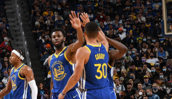 21分大勝！勇士輕取雷霆，庫裡三節20分創紀錄，追夢格林準三雙