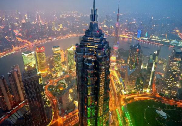 上海的“帝國大廈”出名了，擁有經典的建築造型，還多了中國特色