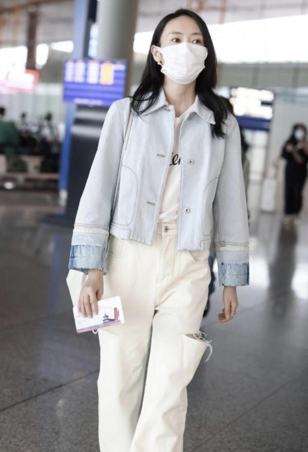 馬麗穿牛仔外套配破洞牛仔褲，盡顯隨性美，簡直就是時髦精本精了