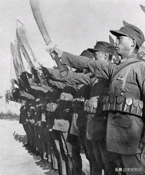 天津戰役，劉亞樓接見談判代表，坐車故意繞一大圈，陳長捷上了當