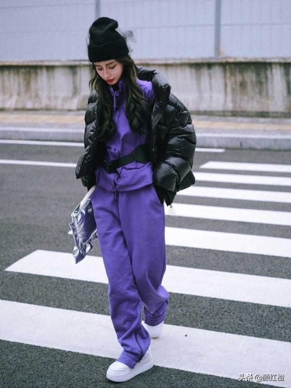 冬天一定要試一下黑+紫,簡約基礎又很神秘,出門輕易不會撞衫 冬天一定要試一下黑+紫,簡約基礎又很神秘,出門輕易不會撞衫