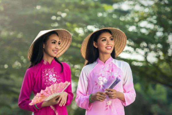 遊客都說“福利太好”,1000元人民幣能讓緬甸女孩做些什麼? 遊客都說“福利太好”,1000元人民幣能讓緬甸女孩做些什麼?