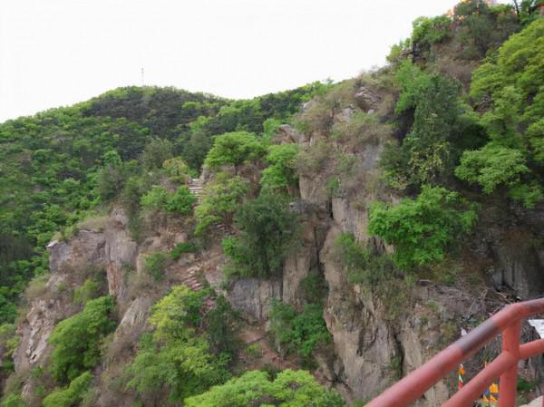 鷲峰公園自然環境優美，山勢陡峭，山峰林立，山石神形兼備