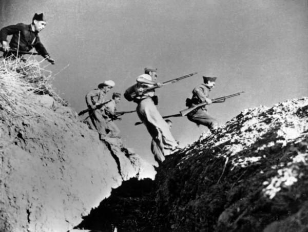 1996年，西班牙政府邀請一群平民來訪，他們是誰？