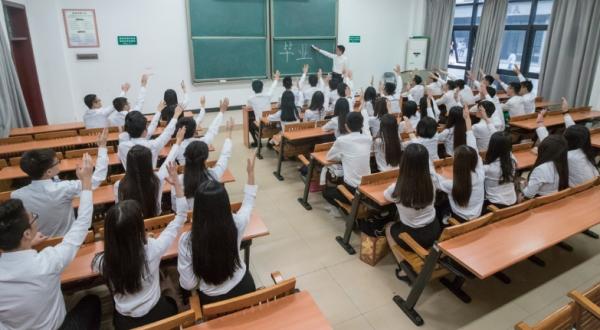 學費“離譜”的民辦本科，為何不進行整改，原因竟是為了學生好