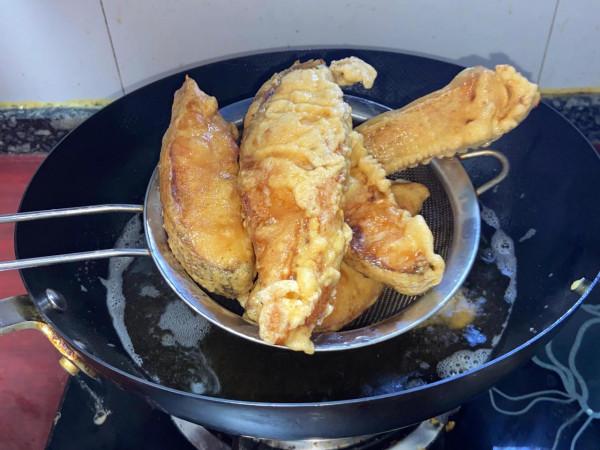 炸魚塊，用澱粉和麵粉都不對，28萬年薪大廚教我一招，外酥裡嫩