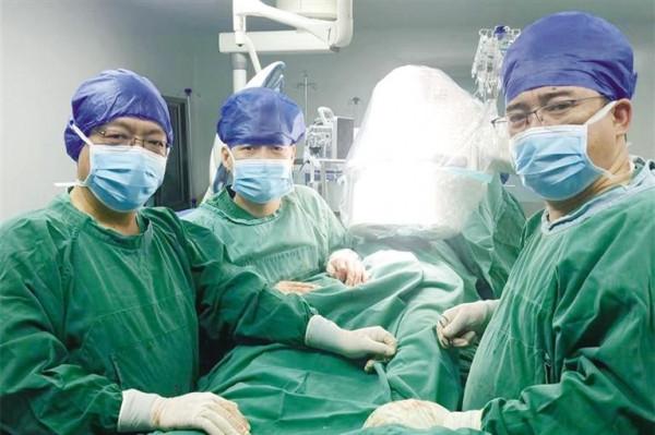 &OpenCurlyDoubleQuote;徒手置釘&rdquo;精準修復骨盆